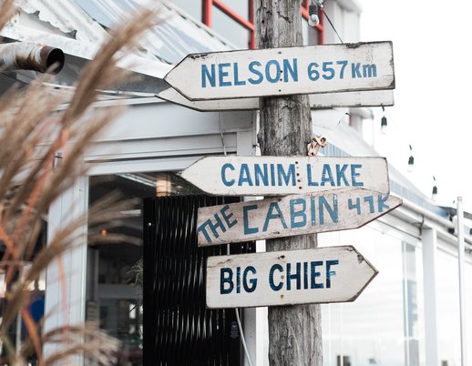 Steveston Waterfront Hotel-Steveston street signage